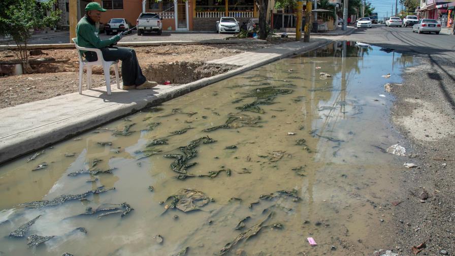 Charco y hoyo: una amenaza a caminantes Charco y hoyo: una amenaza a caminantes