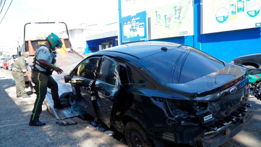La Digesett continúa sacando chatarras y eliminando parqueos en las calles 