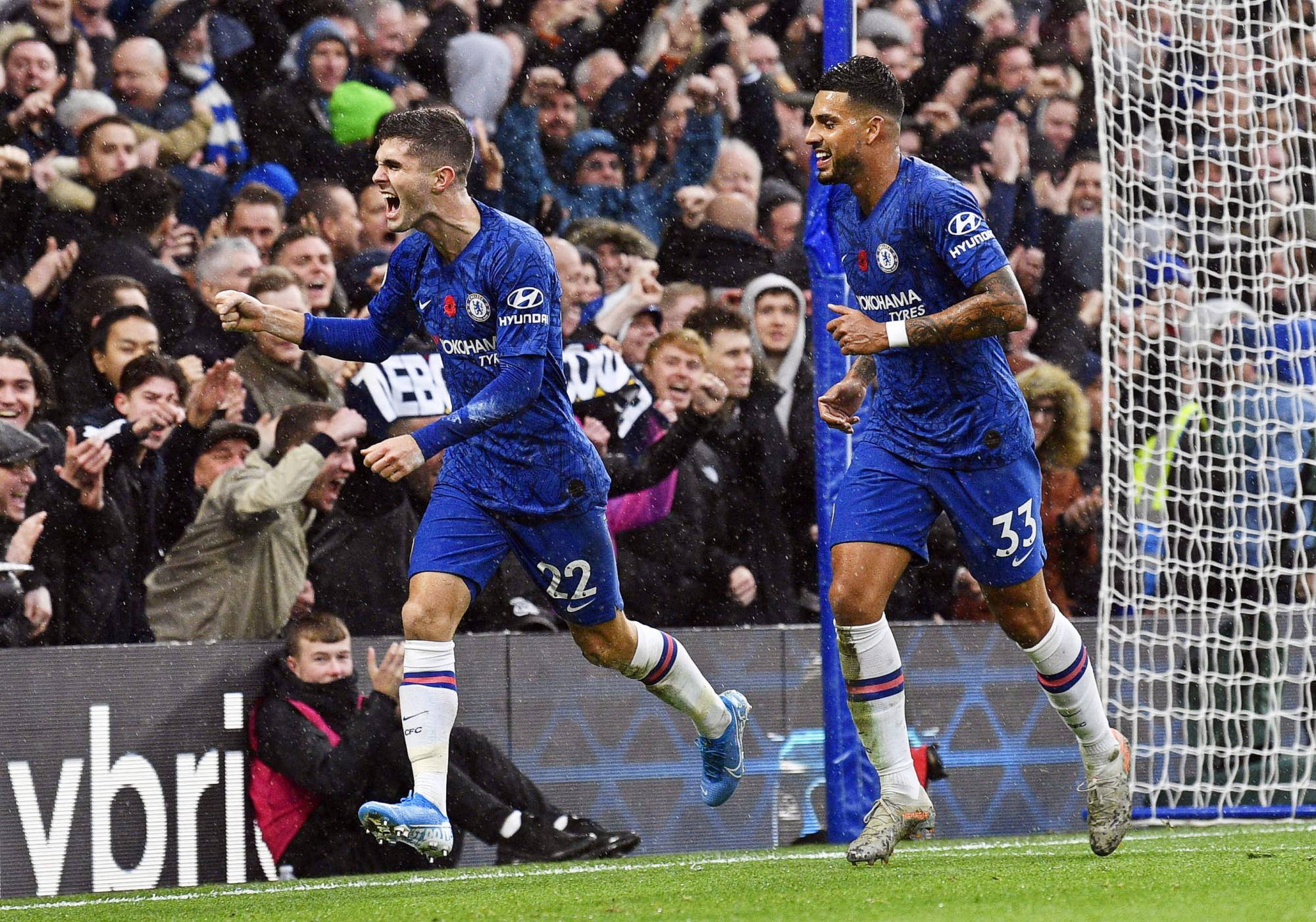 Christian Pulisic festeja tras anotar el segundo gol de Chelsea en el partido ante Crystal Palace por la Liga Premier inglesa, el sábado 9 de noviembre de 2019.