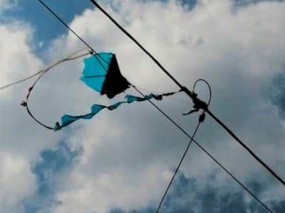 Recomiendan evitar volar chichiguas en zonas cableadas