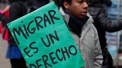 Chile promulga ley de migraciones que facilitará expulsiones