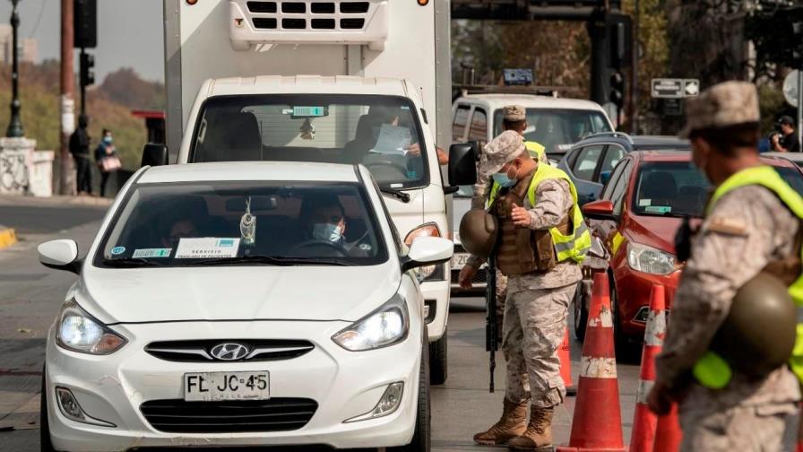 América retoma confinamientos por temor al colapso y a variantes de COVID-19