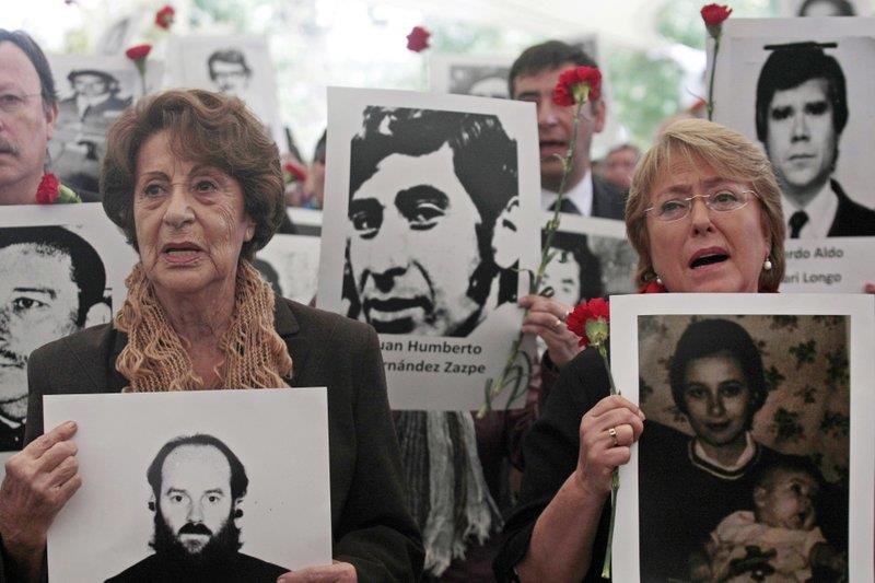 En Chile revocan libertad a torturador de padre de Michelle Bachelet