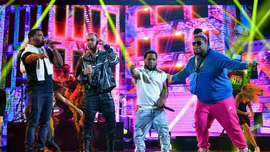 Chimbala se luce en Premios Juventud