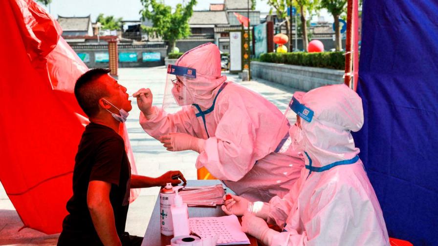 China detecta 80 nuevos casos por transmisión local, 18 más que en la víspera