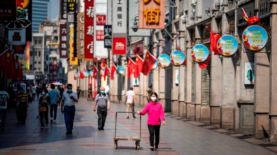 Continúa a la baja la cifra de casos activos de coronavirus en China Continúa a la baja la cifra de casos activos de coronavirus en China