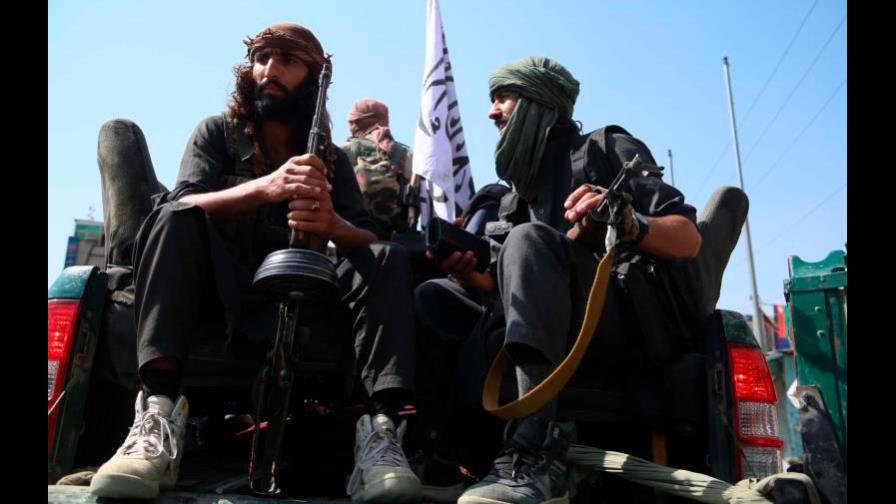 China recupera la retórica contra EE.UU. mientras escruta a los talibanes