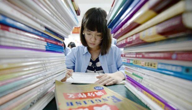 China promueve “uniformes inteligentes” para vigilar el absentismo escolar