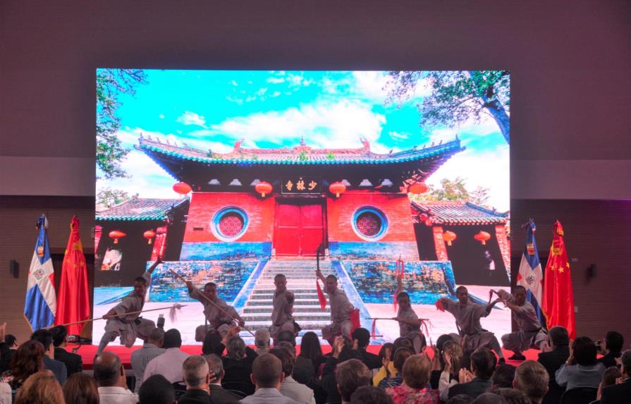 Monjes del templo de Shaolin hacen exhibición de artes marciales en la Cancillería