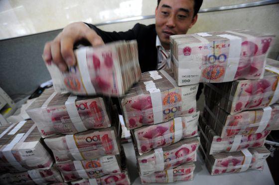 Las reservas chinas de divisas caen a 3.06 billones de dólares en marzo