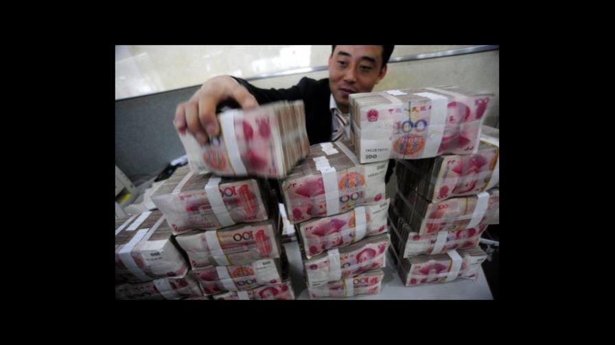 Las reservas chinas de divisas caen a 3.06 billones de dólares en marzo