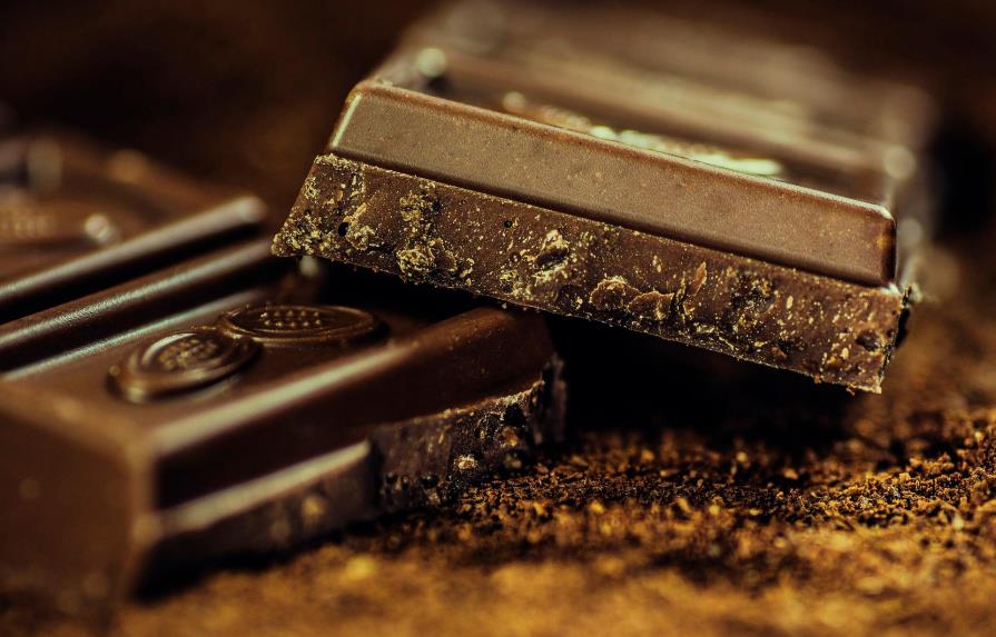 Aparece una caja con chocolate de 120 años entre los papeles de un poeta australiano