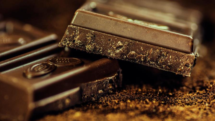 Aparece una caja con chocolate de 120 años entre los papeles de un poeta australiano