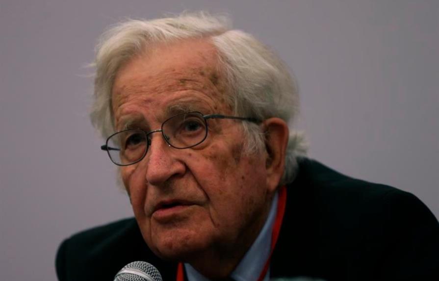 Chomsky: Estamos ante otro fallo masivo y colosal del capitalismo neoliberal
