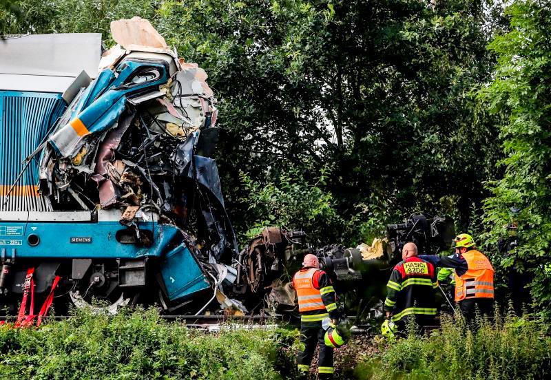 Al menos tres muertos y decenas de heridos en choque de trenes en Chequia