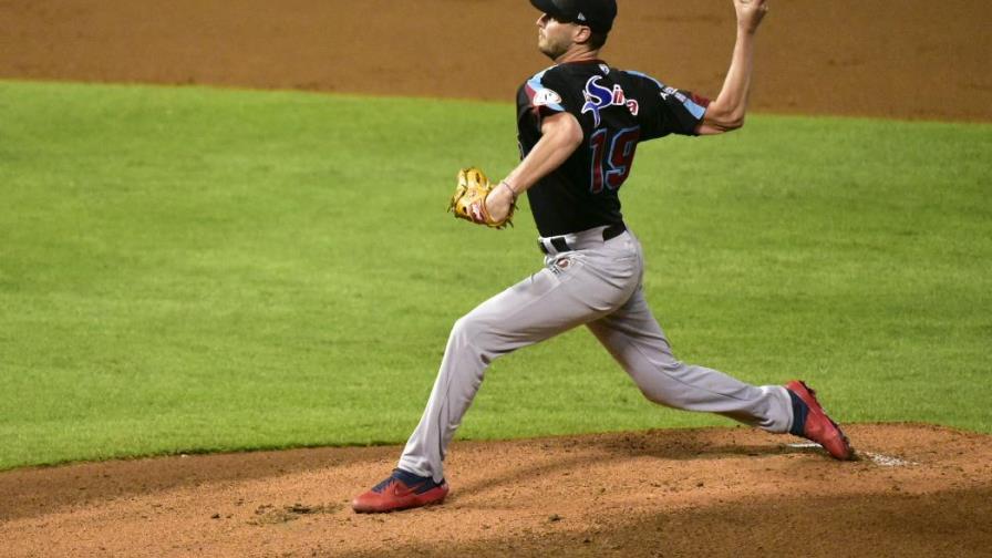 Avelino anota por error en tiro la carrera que dio la victoria a Gigantes en 12 episodios Avelino anota por error en tiro la carrera que dio la victoria a Gigantes en 12 episodios
