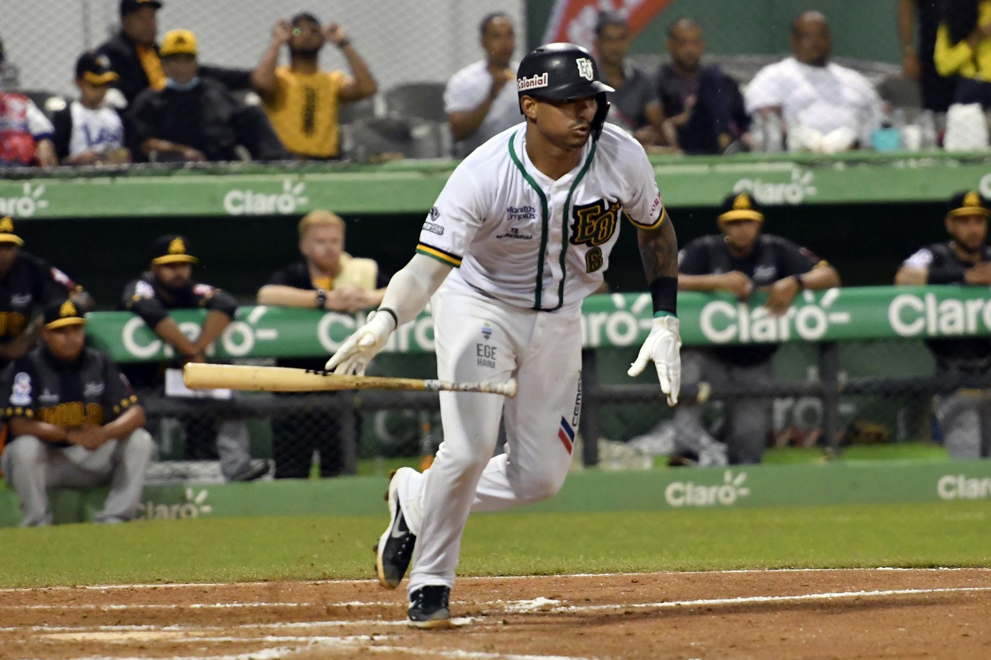 El receptor Christian Betancourt bateó de 3-1 con dos vueltas remolcadas para ayudar a la victoria de las Estrellas Orientales sobre las Águilas Cibaeñas, el 3 de nov. Del 2021. (Prensa/Estrellas)