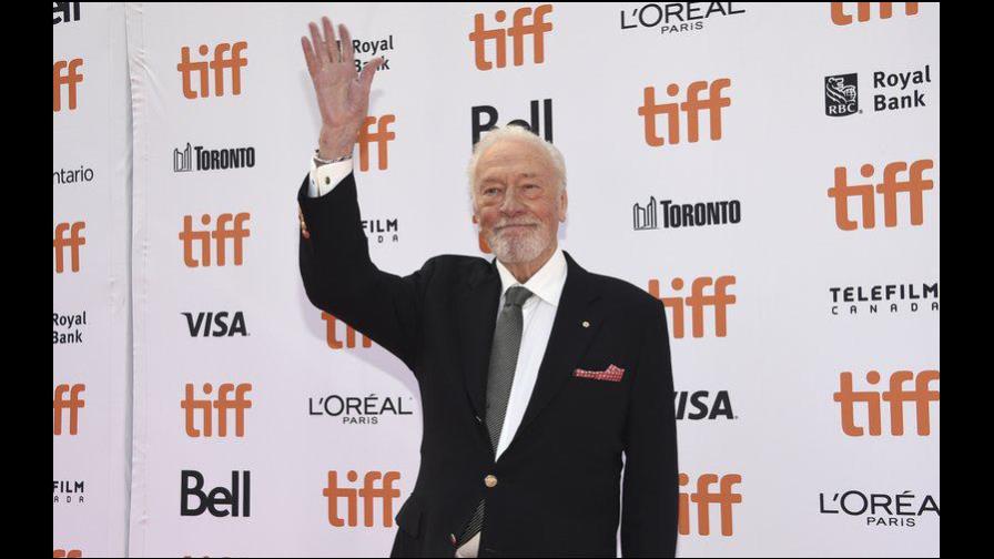 Helen Mirren y Chris Evans rinden homenaje a Christopher Plummer