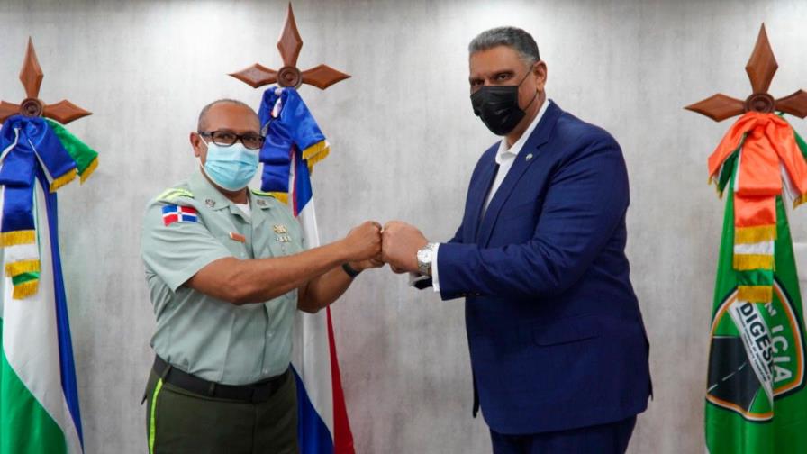 Ministro felicita al general Ramón Antonio Guzmán Peralta por su labor en la Digesett Ministro felicita al general Ramón Antonio Guzmán Peralta por su labor en la Digesett