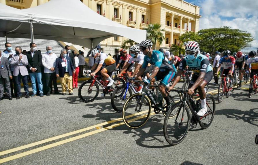 El presidente Abinader deja iniciada la Vuelta Ciclística Independencia Nacional