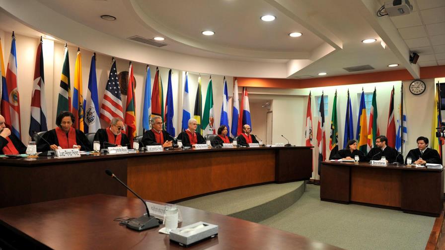 La nacionalidad dominicana vuelve al escrutinio de la CIDH
Nacionalidad dominicana vuelve a debate en la CIDH La nacionalidad dominicana vuelve al escrutinio de la CIDH
Nacionalidad dominicana vuelve a debate en la CIDH