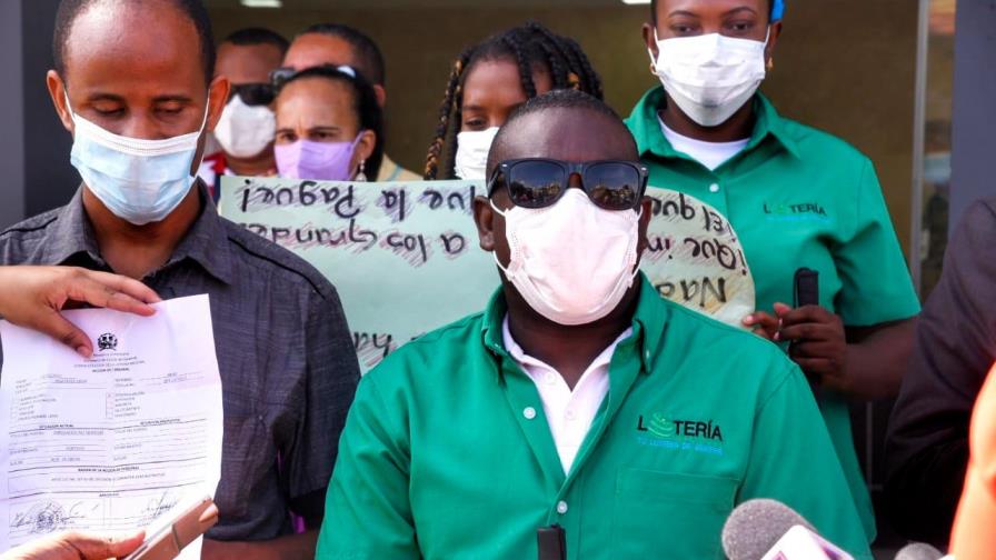 Habrían cancelado 26 ciegos de la Lotería Nacional Habrían cancelado 26 ciegos de la Lotería Nacional