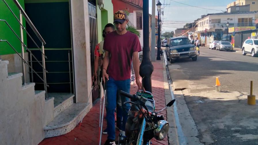 Ciegos exigen eliminar obstáculos de las calles de Santiago Ciegos exigen eliminar obstáculos de las calles de Santiago