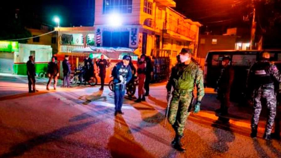 Policía cerró 16 comercios por violar el toque de queda