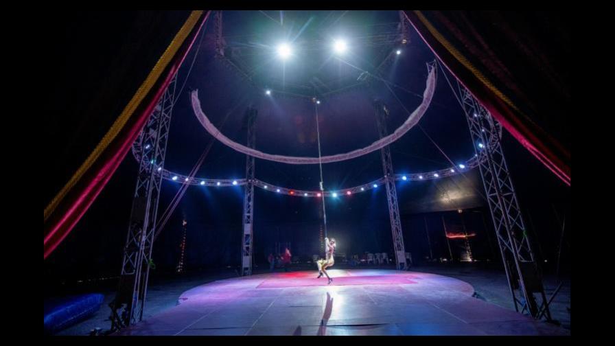 En un circo cubano confinado en Inglaterra, el espectáculo debe continuar En un circo cubano confinado en Inglaterra, el espectáculo debe continuar