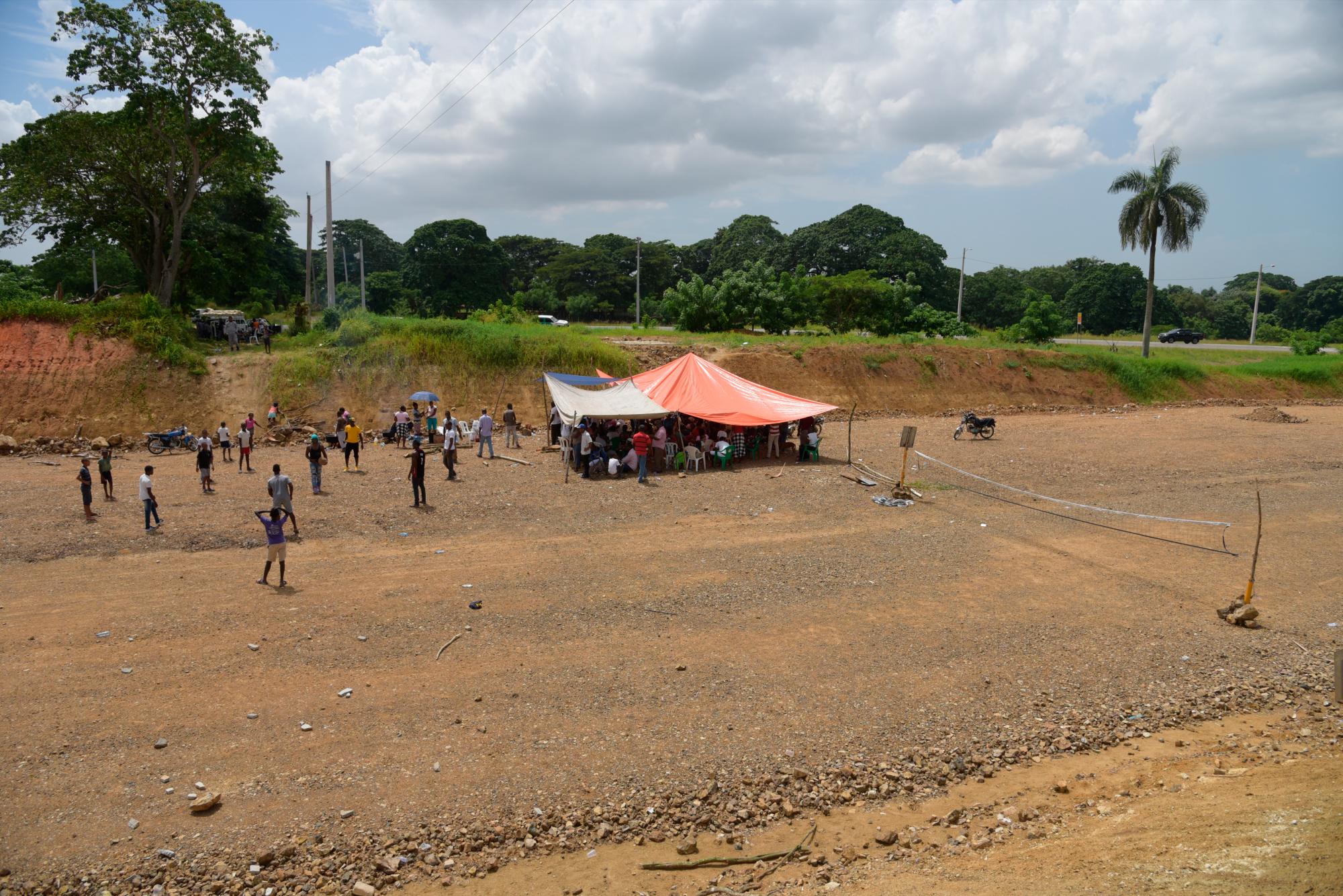 La gente dice que los han aislado.