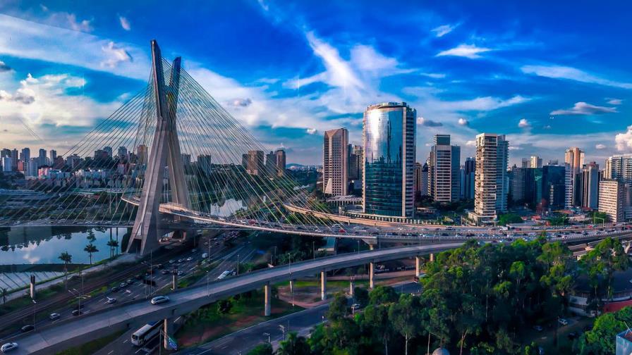 El sector servicios sufrió contracción récord del 7,8% en 2020 en Brasil