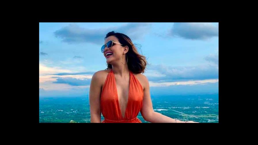 Clarissa Molina enciende las redes con sensuales fotos en bikini desde RD