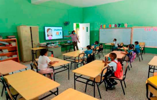 Educación advierte que cierre de escuelas por casos de COVID-19 es potestad de Salud Pública 