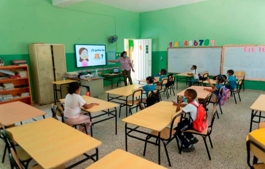 Educación ordena a escuelas inscribir a todos los estudiantes que soliciten cupo