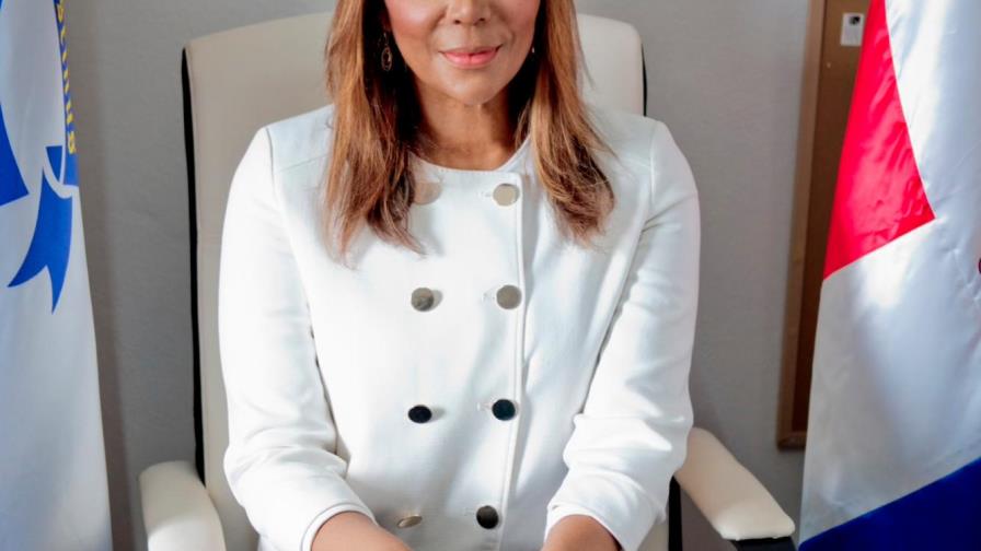 Claudia Daly trabaja por la comunidad de Bávaro 