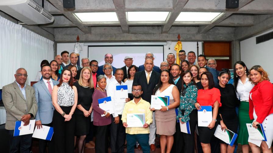  Grupo Santo Tomás Moro y PUCMM culminan  diplomado sobre Liderazgo Ético en la Vida Pública