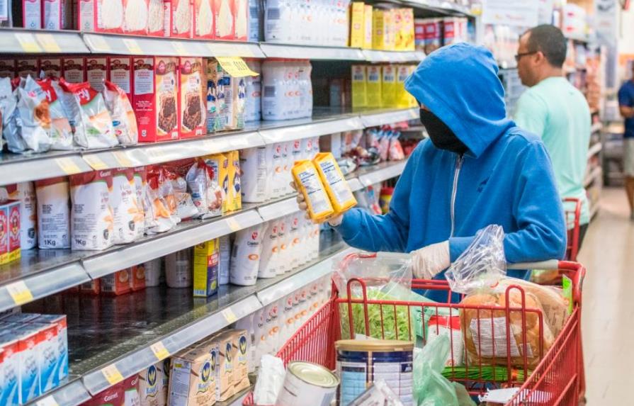 Supermercados entregan desinfectantes a clientes y toman medidas contra el COVID-19