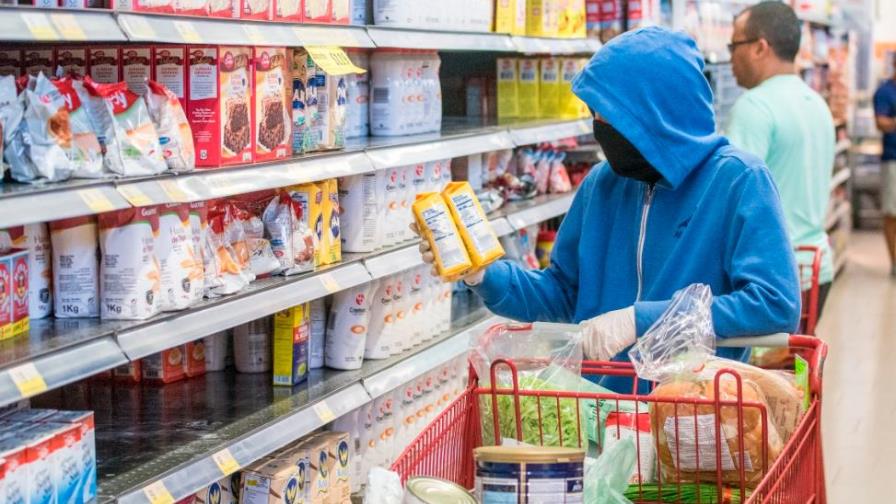 Supermercados entregan desinfectantes a clientes y toman medidas contra el COVID-19
