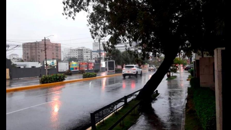 Algunos aguaceros locales y tronadas, sobre todo en primeras horas de la noche Algunos aguaceros locales y tronadas, sobre todo en primeras horas de la noche