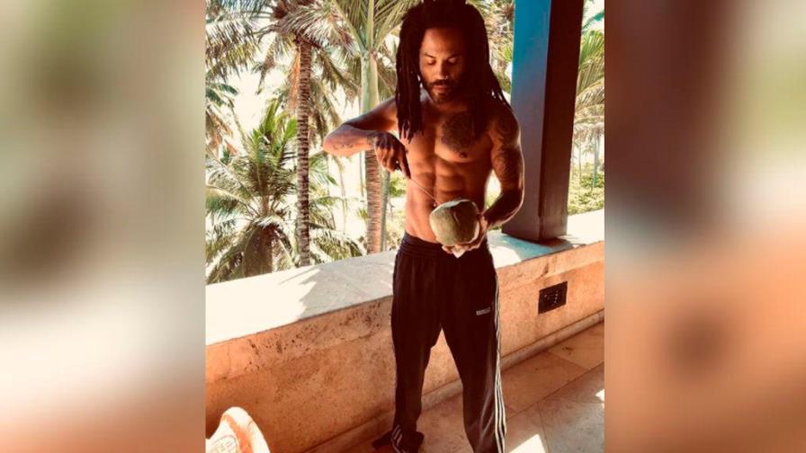 Lenny Kravitz arrasa en redes desde RD, con una foto luciendo abdominales a sus 56 años