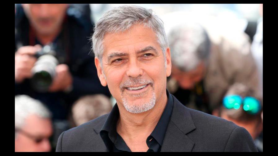 George Clooney asegura que lava ropa y platos todo el día