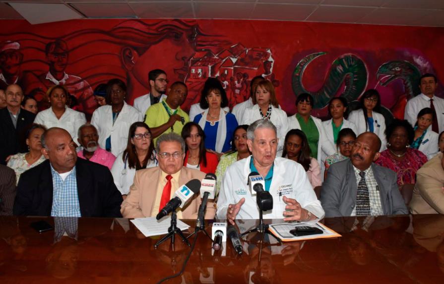 Médicos exigen regresar al hospital Luis Eduardo Aybar