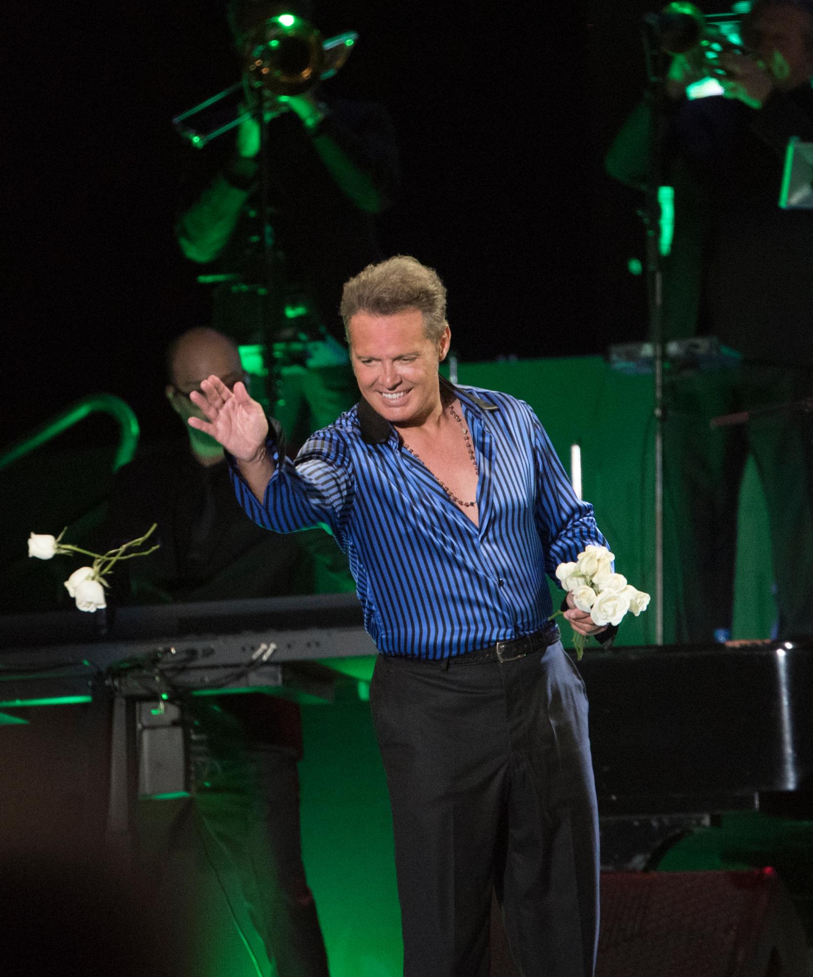 Luis Miguel tuvo complicidad con los asistentes a su show en Santo Domingo. 