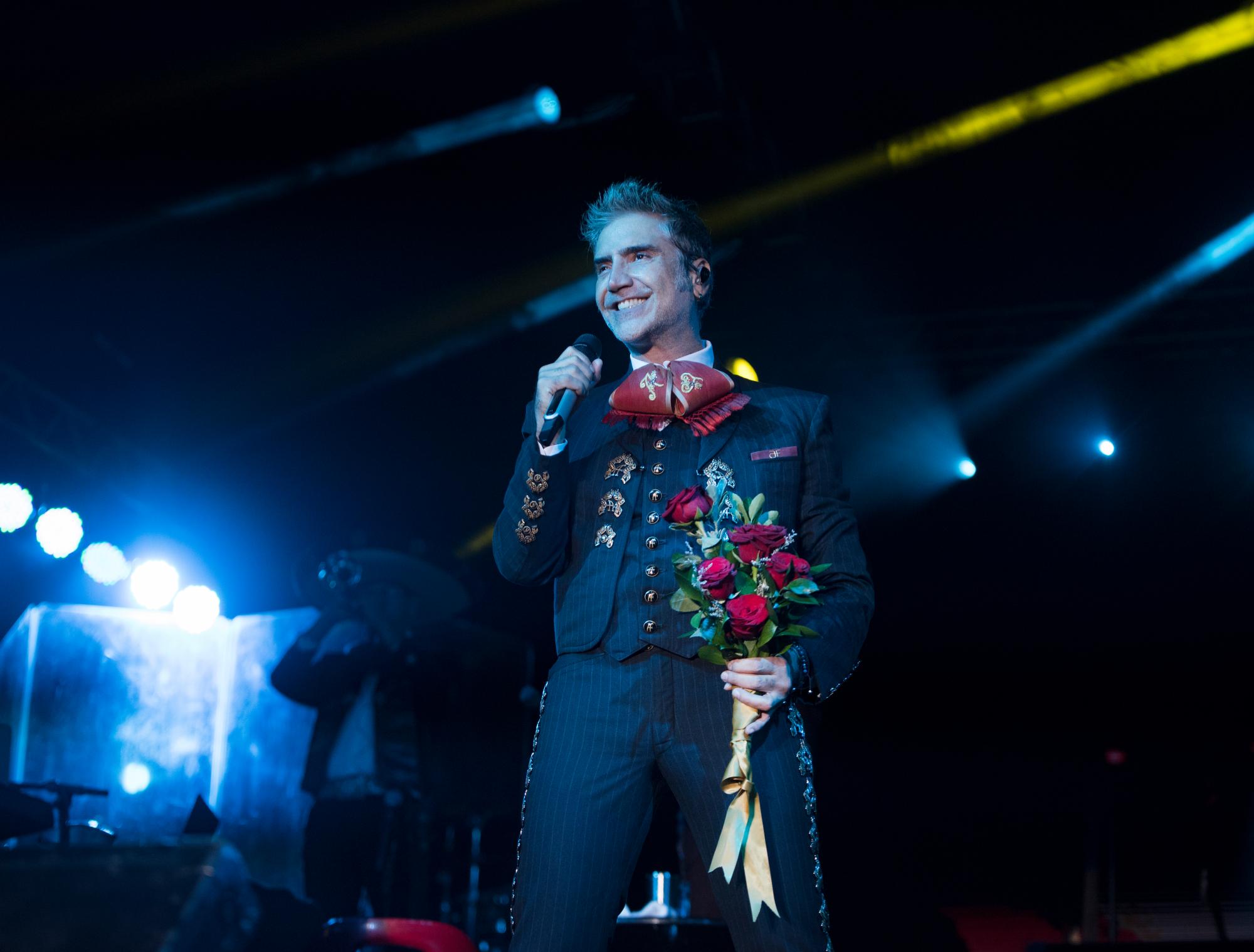 El artista complació a sus fanáticas