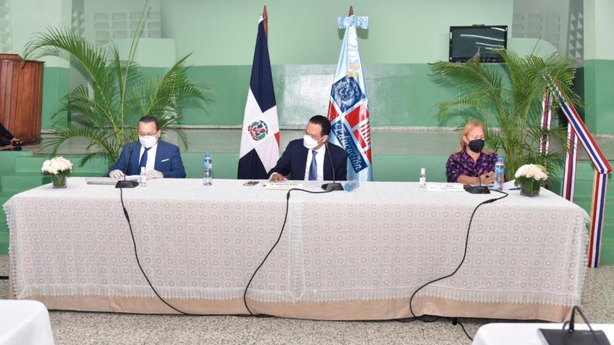 Ministro de Educación destaca rol de los docentes y las familias en la enseñanza durante la pandemia