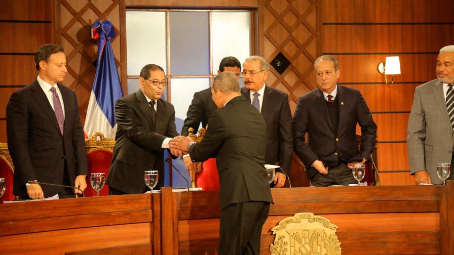 Vista puesta en la elección de cuatro jueces del TC