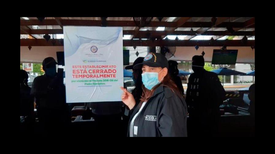 Interior y Policía cierra tres negocios en la avenida Sarasota por violar a medidas del estado de emergencia Interior y Policía cierra tres negocios en la avenida Sarasota por violar a medidas del estado de emergencia