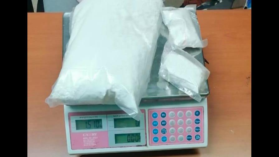 DNCD apresa joven extranjera en aeropuerto de Punta Cana con cocaína