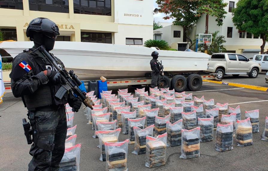 Apresan dos dominicanos con 456 paquetes de presunta cocaína