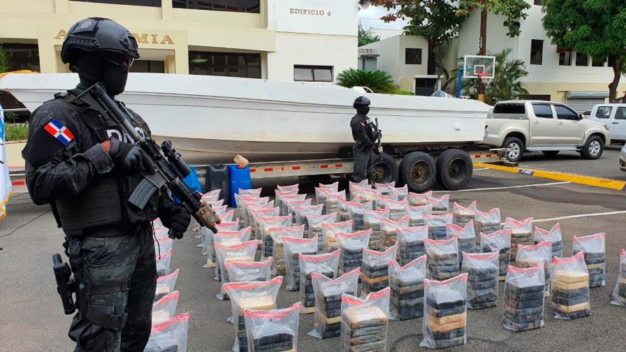 Apresan dos dominicanos con 456 paquetes de presunta cocaína